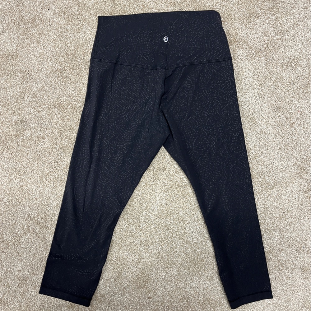 Lululemon Black Pattern Capri Leggings- size 8
